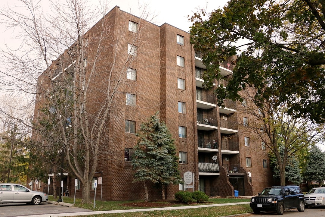 Frances Tower in Windsor, ON - Building Photo