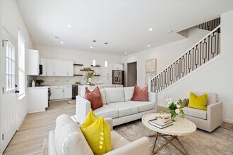 925 Bianco Ln in Houston, TX - Building Photo - Building Photo