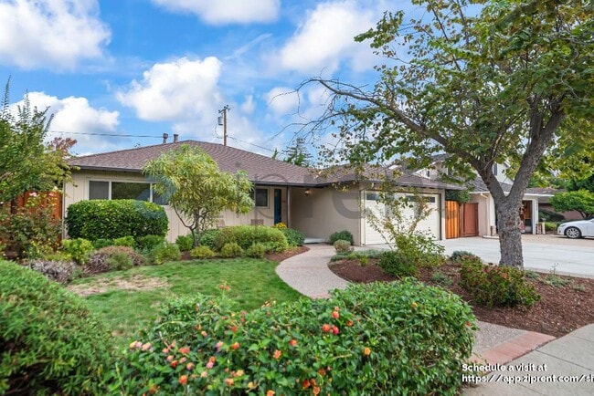 2241 Santa Ana St in Palo Alto, CA - Building Photo - Building Photo