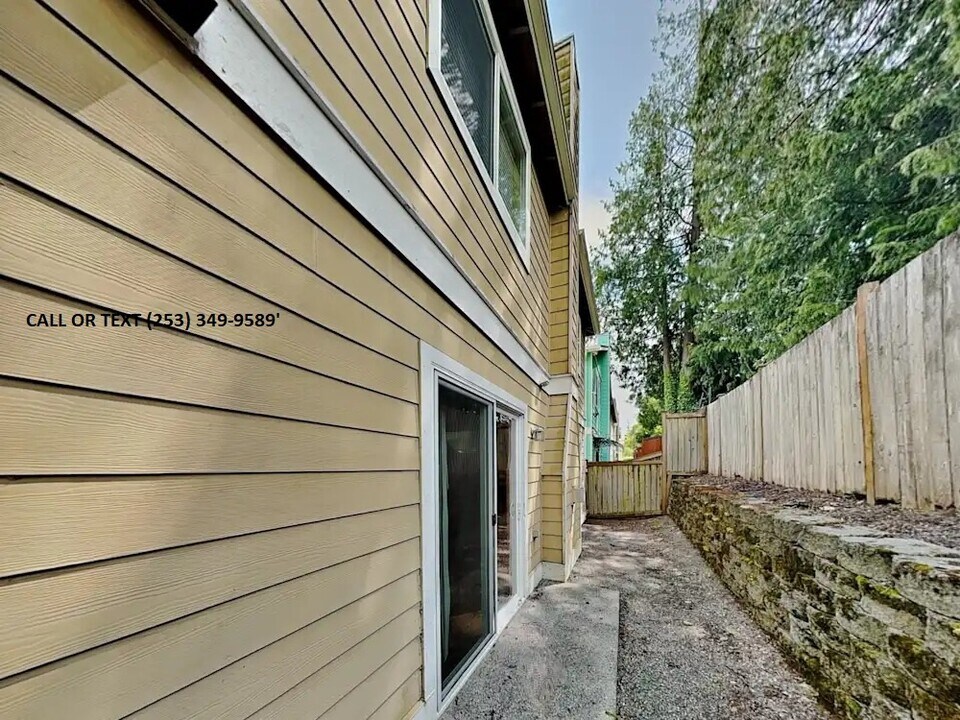 32019 40th Pl SW in Federal Way, WA - Foto de edificio