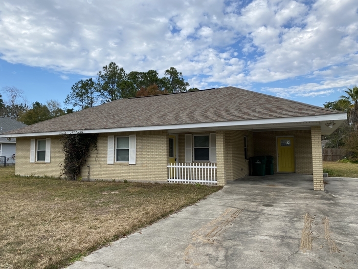 247 Bay Oaks Dr in Bay St. Louis, MS - Building Photo