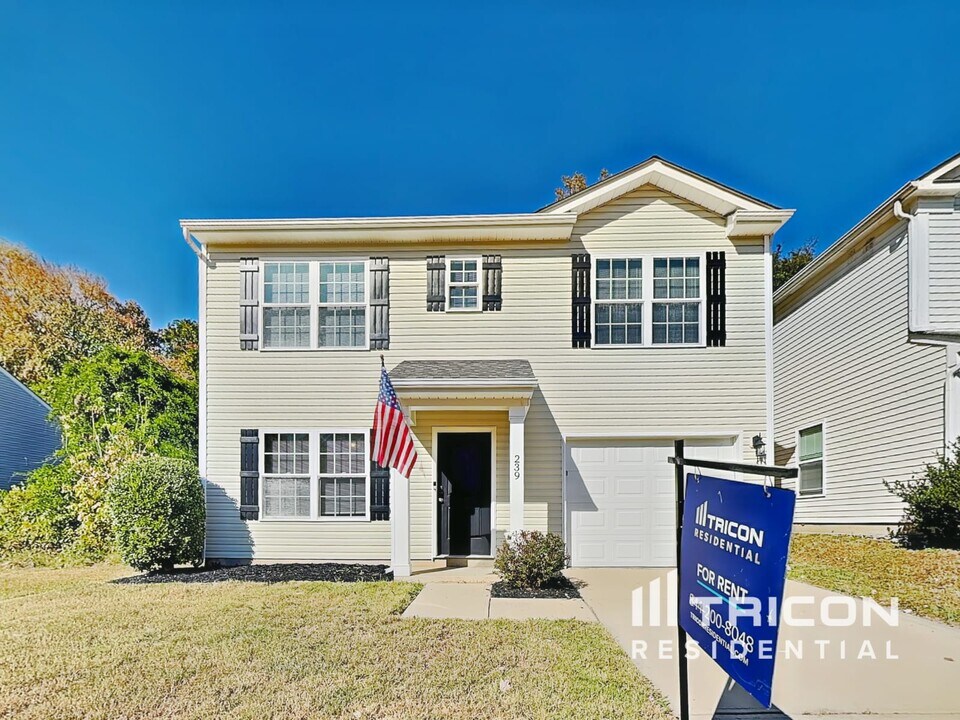 239 Morning Dew Dr in Concord, NC - Foto de edificio