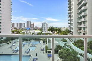 1800 N Bayshore Dr, Unit 16 in Miami, FL - Building Photo
