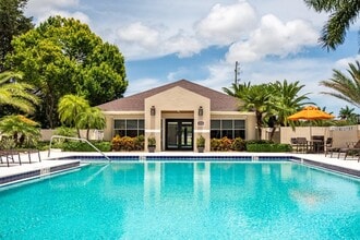 Legacy Palm Gardens in Hialeah, FL - Building Photo - Building Photo