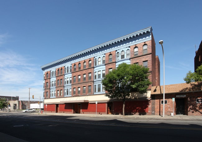 449-461 Main St in Holyoke, MA - Building Photo - Building Photo