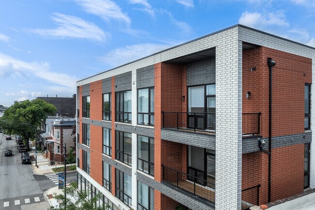2402 W Carmen Ave in Chicago, IL - Foto de edificio - Building Photo