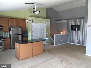 19318 Diamond Lake Dr in Leesburg, VA - Building Photo - Building Photo