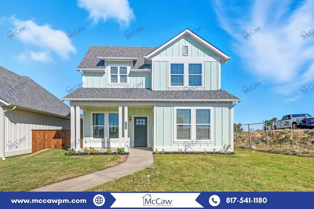 100 Cardinal Wds in Granbury, TX - Building Photo
