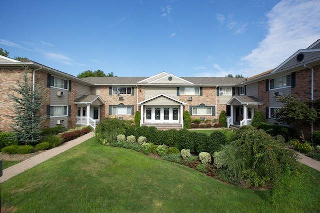 Fairfield At Babylon Village in Babylon, NY - Building Photo - Interior Photo