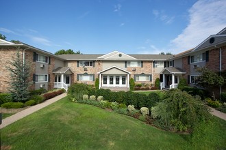 Fairfield At Babylon Village in Babylon, NY - Foto de edificio - Building Photo