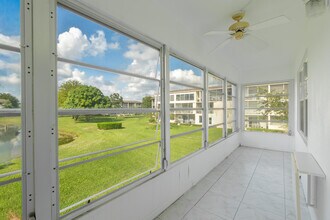 351 Mansfield Dr in Boca Raton, FL - Foto de edificio - Building Photo