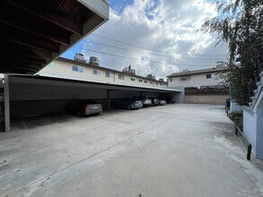 10823 Whipple St in Los Angeles, CA - Building Photo - Building Photo
