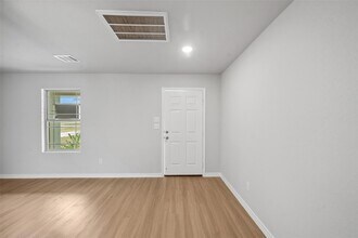 515 16th St in Hempstead, TX - Building Photo - Building Photo