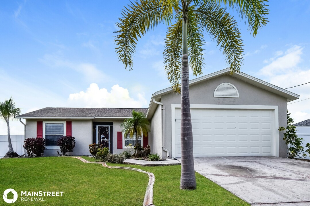 1906 NW 18th Terrace in Cape Coral, FL - Building Photo