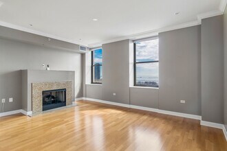 310 S Michigan Ave in Chicago, IL - Building Photo - Building Photo