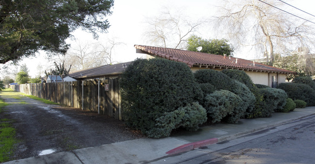 606 California St in Woodland, CA - Building Photo - Building Photo