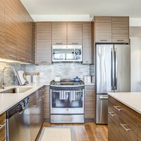 331 W Chestnut St in Chicago, IL - Building Photo