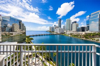 701 Brickell Key Blvd in Miami, FL - Building Photo - Building Photo