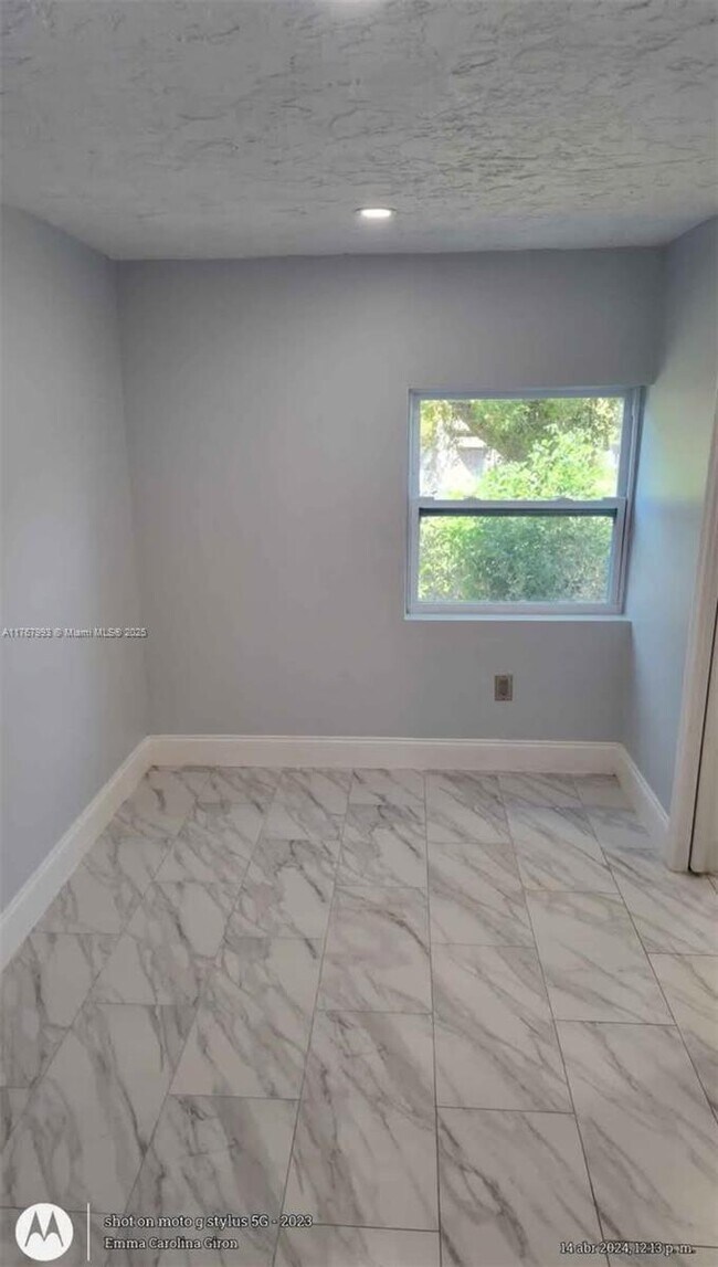 173 W 16th St in Riviera Beach, FL - Building Photo - Building Photo
