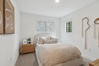 Elan at River Oaks in San Jose, CA - Building Photo - Building Photo