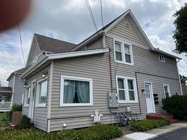 33 E Main St in Cary, IL - Building Photo - Building Photo