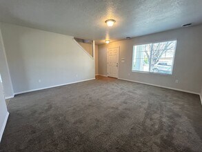 1117 N Dove Ave in Boise, ID - Building Photo - Building Photo