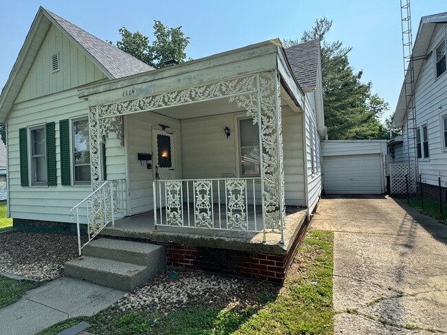 1114 N MacArthur Blvd in Springfield, IL - Building Photo - Building Photo