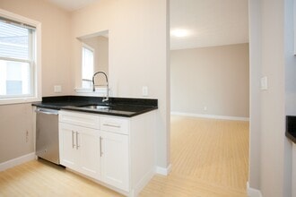 33 Bromfield Rd, Unit 1 in Somerville, MA - Building Photo - Building Photo