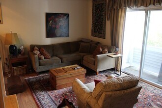 114 Burkhall St, Unit E in Weymouth, MA - Building Photo - Building Photo