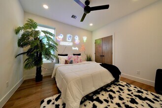 2205 Staples St in Houston, TX - Building Photo - Building Photo