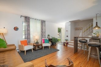 768 Springfield Ave in Summit, NJ - Foto de edificio - Building Photo