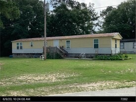 102 Cypress Lake Dr in Statesboro, GA - Building Photo