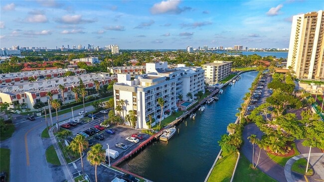 1650 NE 115th St in Miami, FL - Building Photo - Building Photo