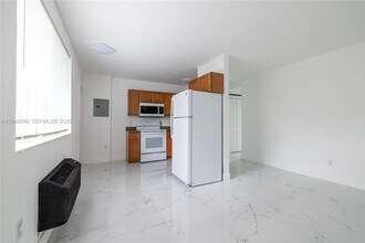 979 SW 10th St in Miami, FL - Building Photo - Building Photo