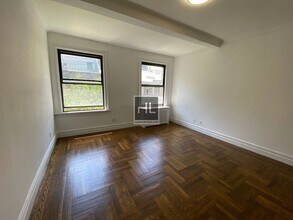 25 W 68th St in New York, NY - Building Photo - Building Photo