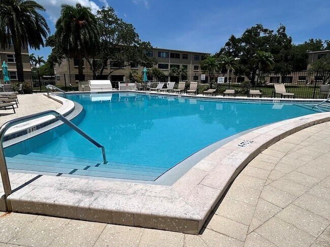 5095 Bay St NE in St. Petersburg, FL - Building Photo - Building Photo