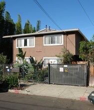 951-955 Hyperion Avenue in Los Angeles, CA - Foto de edificio - Building Photo