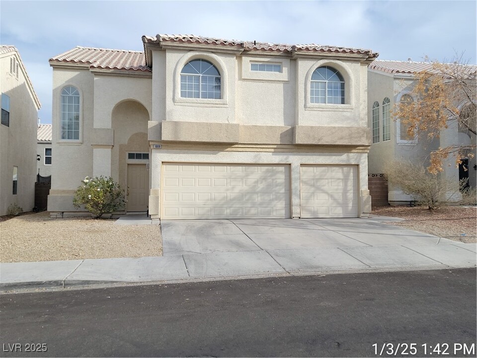 1008 Washington Oaks St in Las Vegas, NV - Foto de edificio