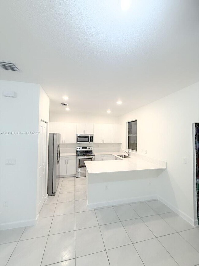 28617 SW 132nd Ct in Homestead, FL - Building Photo - Building Photo