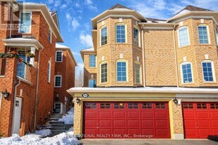 3259 High Springs Crescent in Mississauga, ON - Building Photo