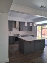 9204 S Nobel Way in Inglewood, CA - Building Photo - Building Photo
