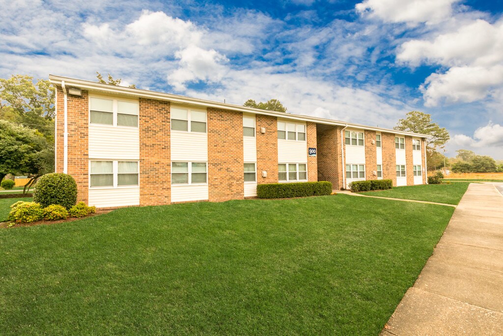 Lake Village Apartments Chesapeake, VA Apartments