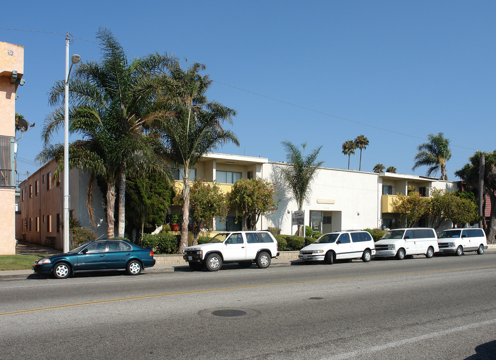 Newport Apartments in Oxnard, CA - Building Photo