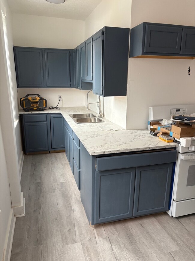 277 Howard Ave, Unit 1st