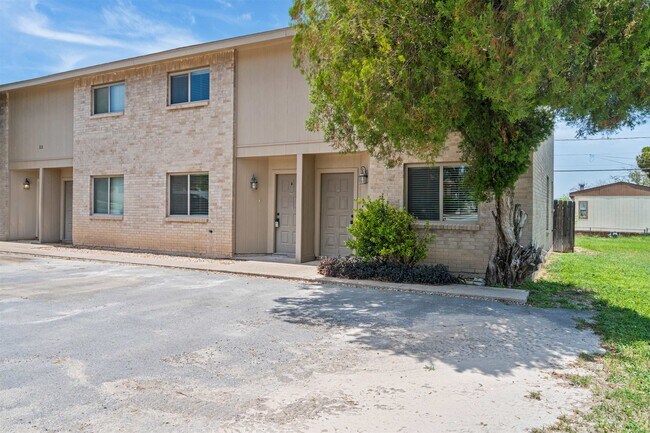 111 Rhonda Dr in Del Rio, TX - Building Photo - Building Photo