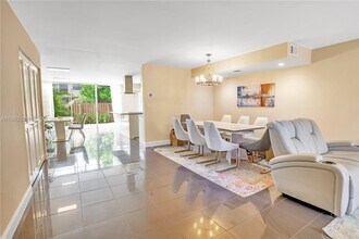 2421 NE 10th St in Hallandale Beach, FL - Building Photo - Building Photo