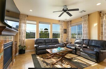 7929 Brooke Vista Ln in San Diego, CA - Building Photo - Building Photo