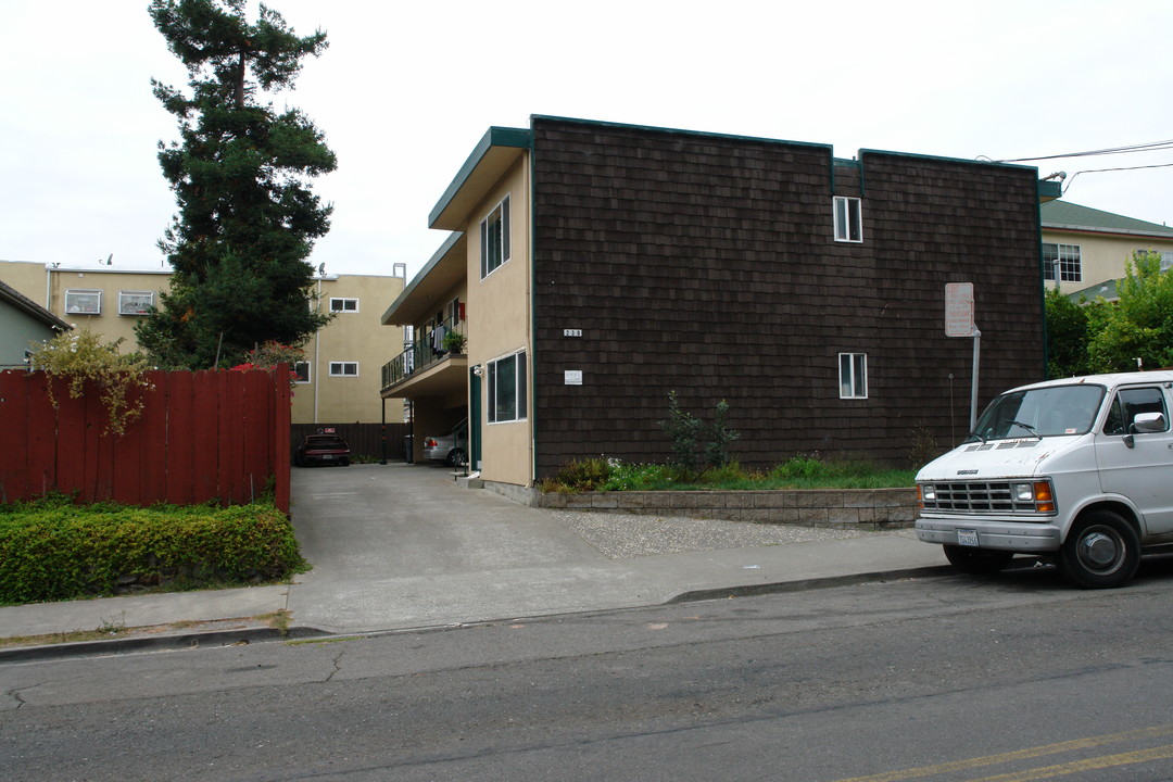 230 San Antonio Ave in San Bruno, CA - Foto de edificio