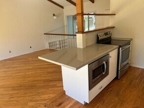 850 Highland Dr in Santa Barbara, CA - Building Photo - Building Photo