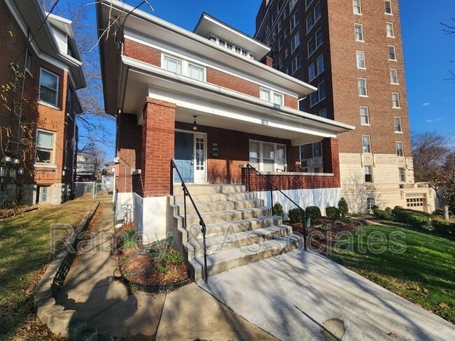 2029 Baringer Ave in Louisville, KY - Building Photo - Building Photo
